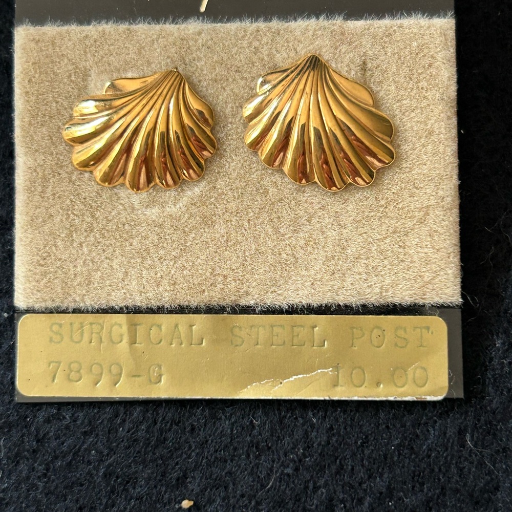 Napier Gold Tone Scallop Shell Pierced Earrings (1